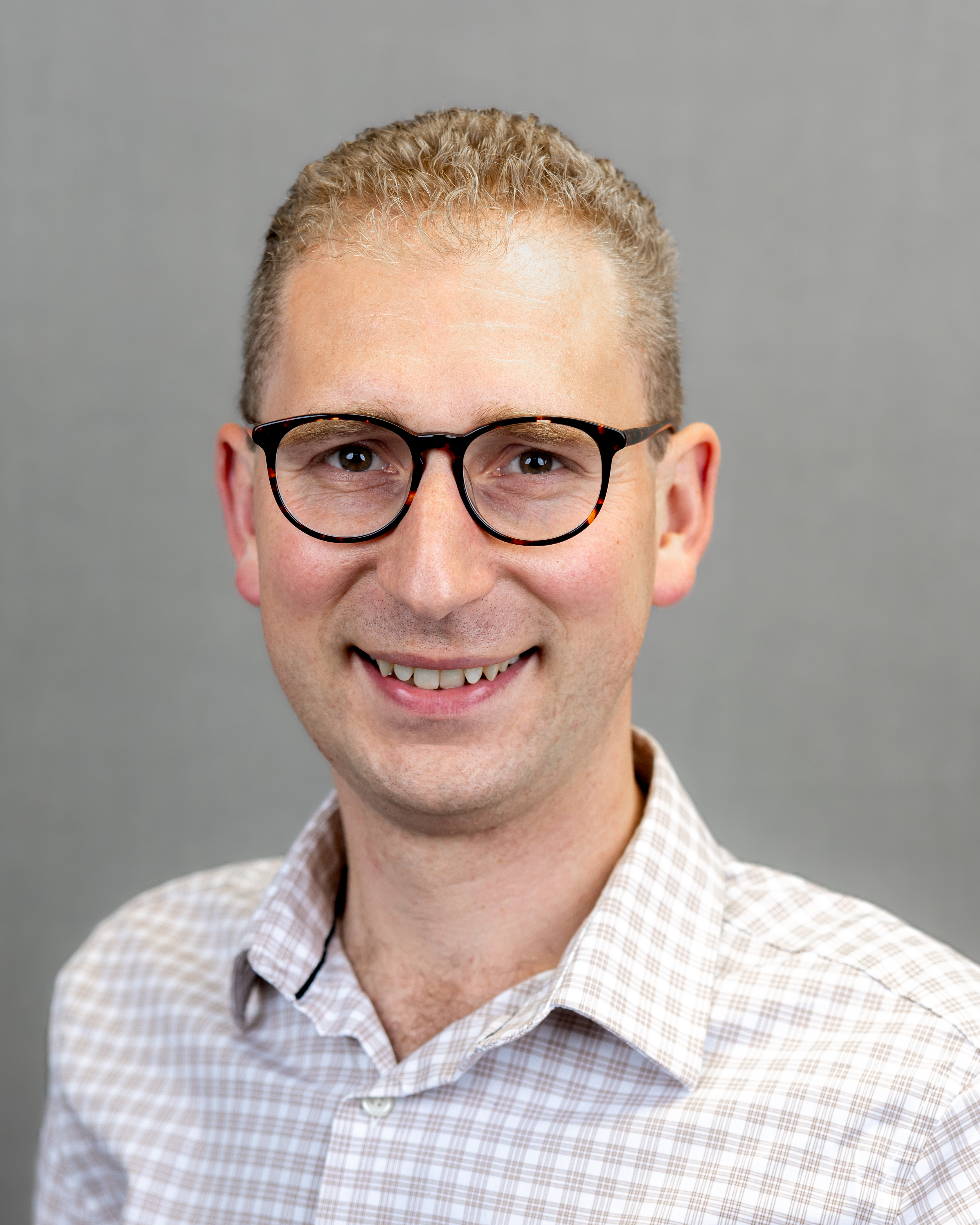 Asst. Prof. Dr. Raphael Stern